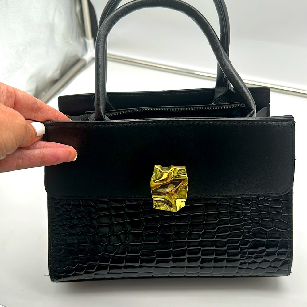 Elegant Black Croc-Embossed PU Leather Handbag with Gold Accent